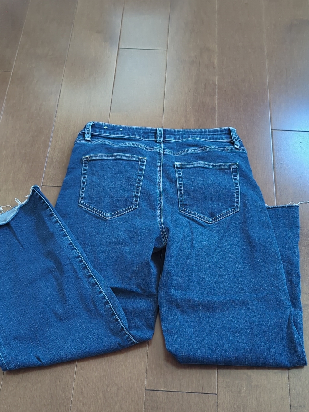 NWOT Highrise Wide  Crop JEANS SZ6 27" Length - Picture 4 of 4